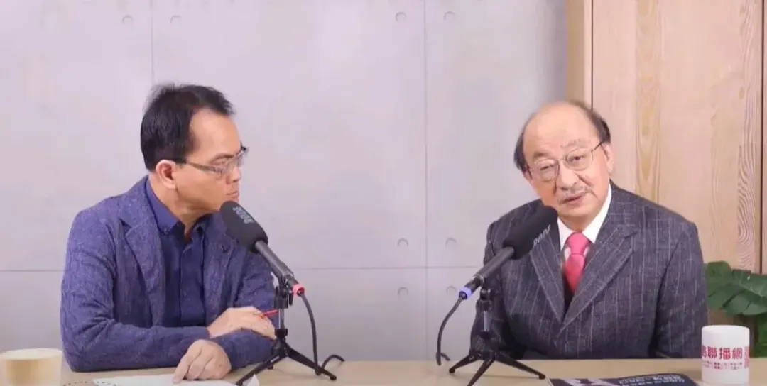 民進黨團總召柯建銘今日接受媒體人鄭弘儀的廣播節目專訪。(圖/翻攝自寶島全世界YT)