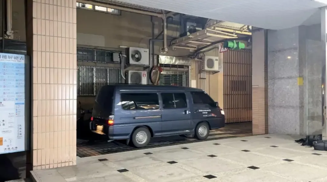 藝人王大陸與友人游男遭聲請羈押禁見押往新北地院。（圖／塗豐駿攝）