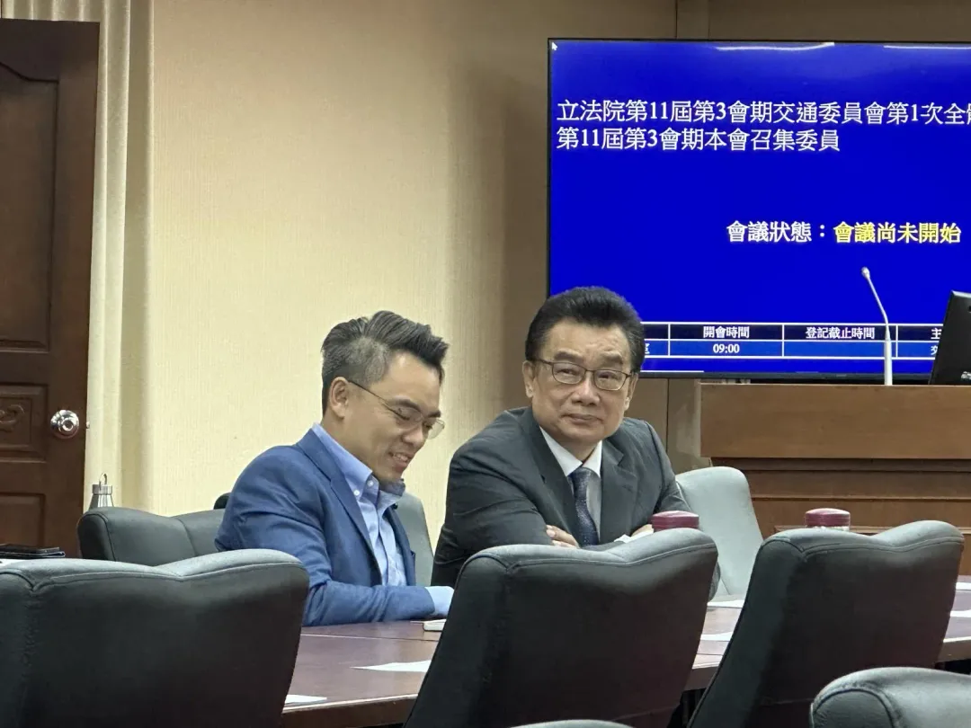 民眾黨立委林國成（右）出任新會期交委會召委。（圖／黃詩崴攝）