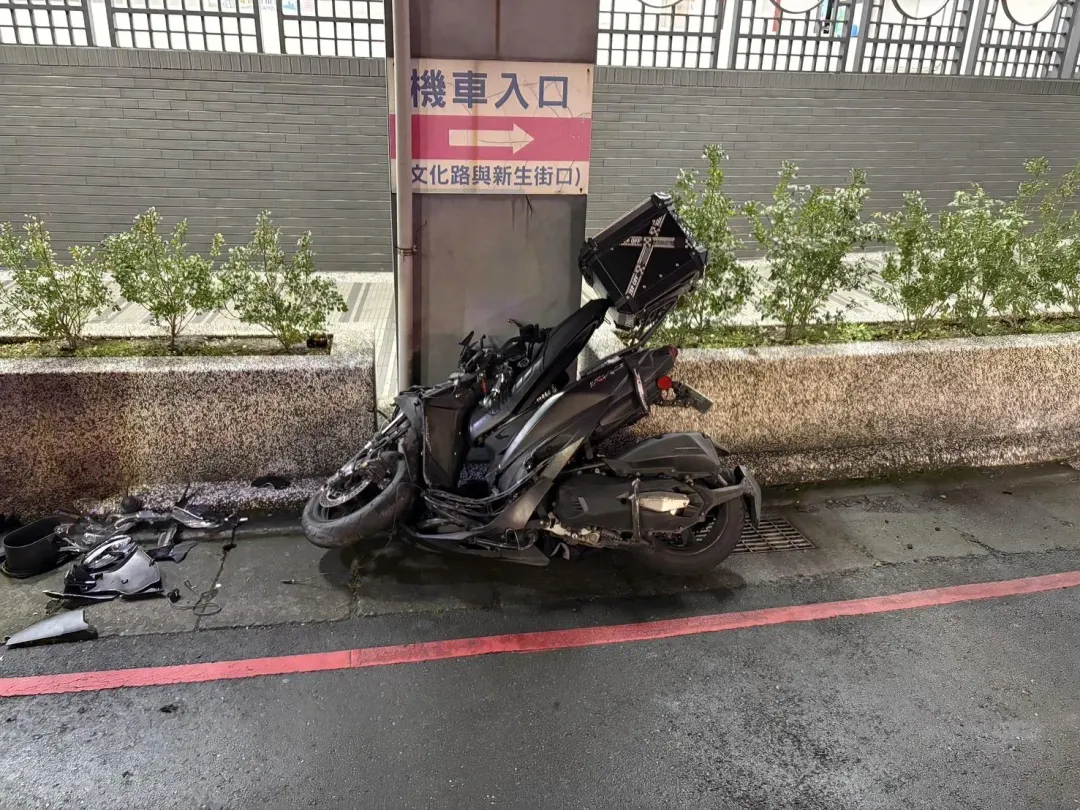 25歲騎士送醫急救無效，宣告死亡。（圖／警方提供）