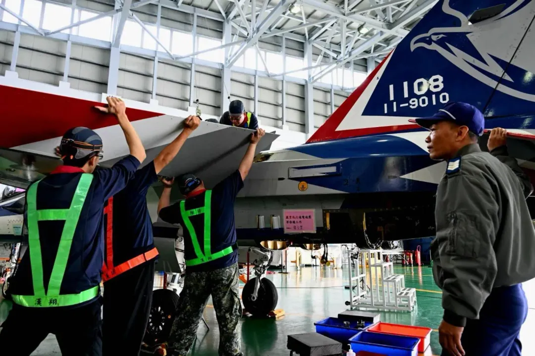 勇鷹號高教機天安特檢。(圖/空軍司令部)