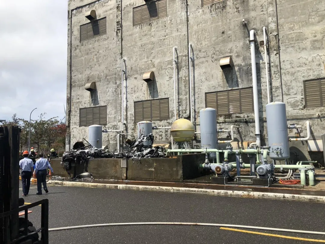 台電回應,核三廠冷卻水塔火警事件,不影響發電及爐心安全。(圖/消防提供)