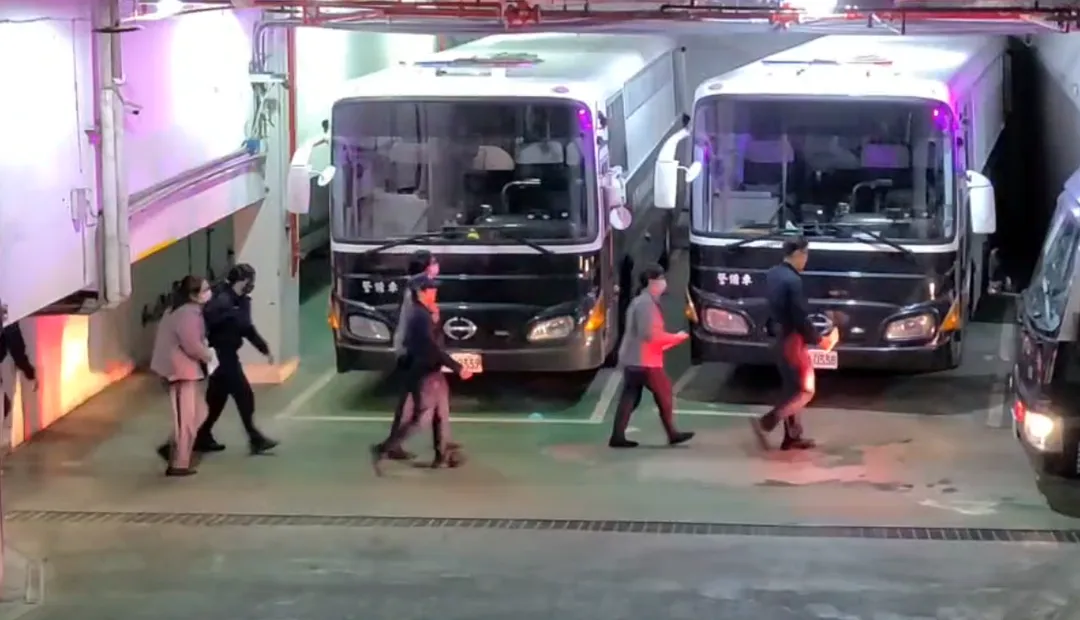 北市精舍命案 ,涉案王薀與3女信徒裁定自6月6日起延長羈押禁見2個月。(圖/中天新聞)
