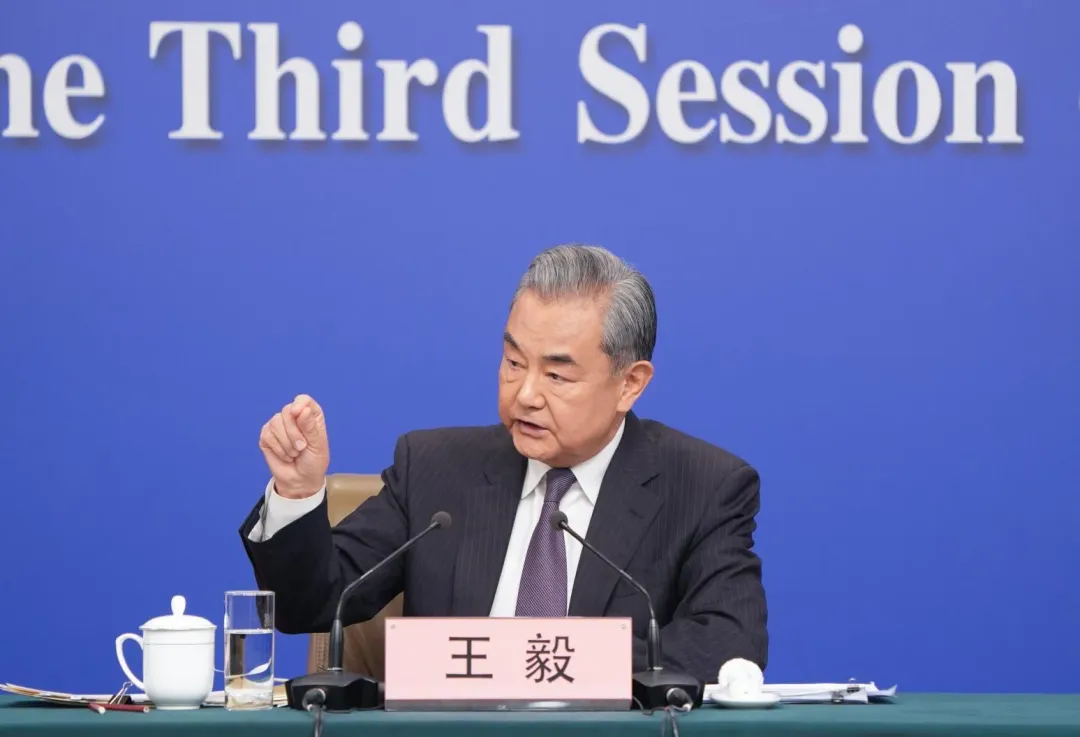 大陸外長王毅在14屆全國人大三次會議記者會上。（圖／新華社）