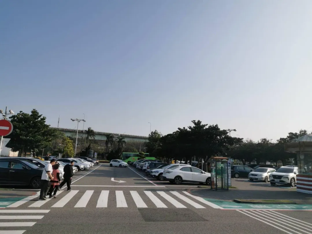高公局表示各處國道服務區停車場屢屢發生民眾超時占用車位現象，將推新規遏阻歪風。（示意圖／高公局提供）