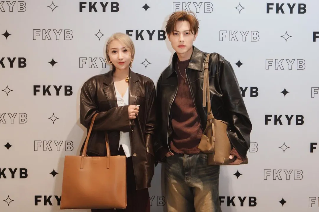 FKYB品牌主理人嵐嵐與王子邱勝翊親臨台南快閃店。（圖／FKYB提供）