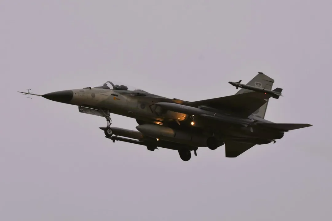 空射雄三測試彈由空軍第1聯隊的F-CK-1A MLU戰機掛載進行試飛。(圖/讀者提供)