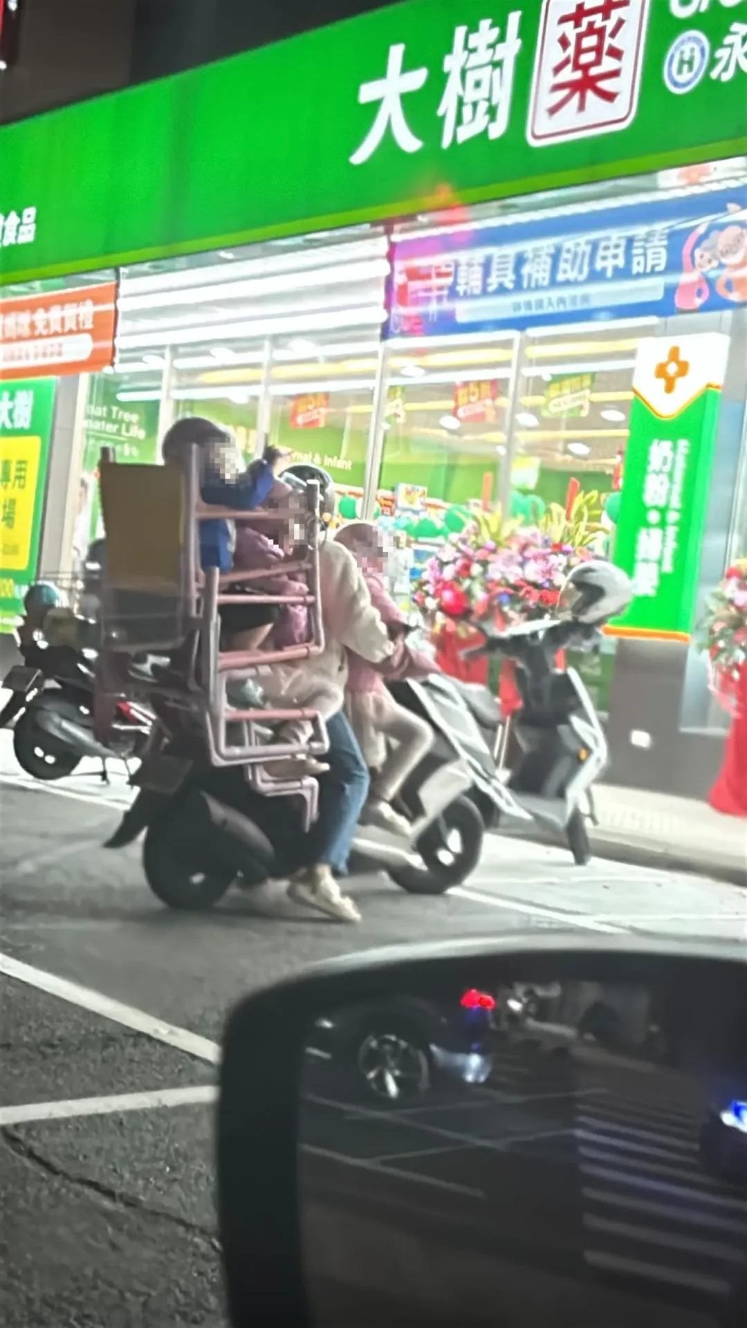 台南3寶媽危險四貼 。(圖/Threads 網友@loveshe911 提供)