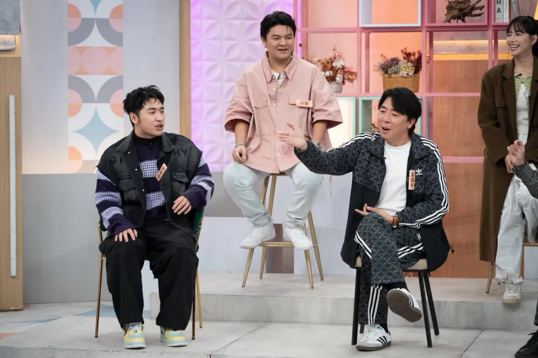 鹿希派(左)笑稱吳宗憲曾忘記他本名怎麼寫。(圖/東森提供)