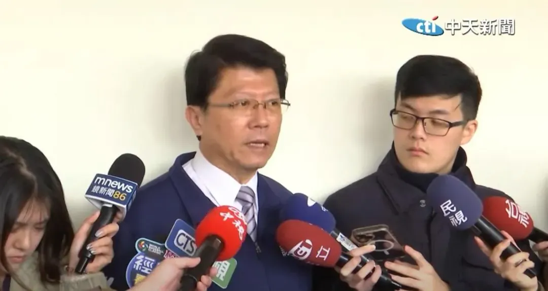 謝龍介澄清，記者會當下，委員會的質詢已經開始了。（圖／中天新聞）