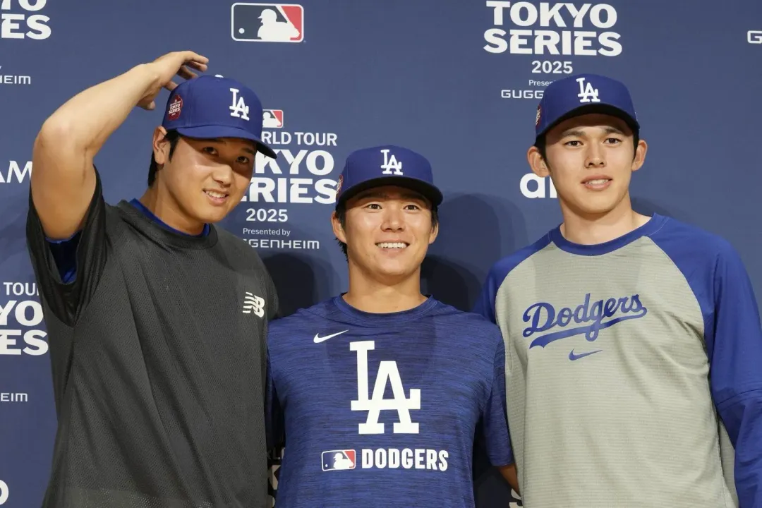 大谷翔平（左起）與山本由伸、佐佐木朗希出席記者會。（圖／美聯社）
