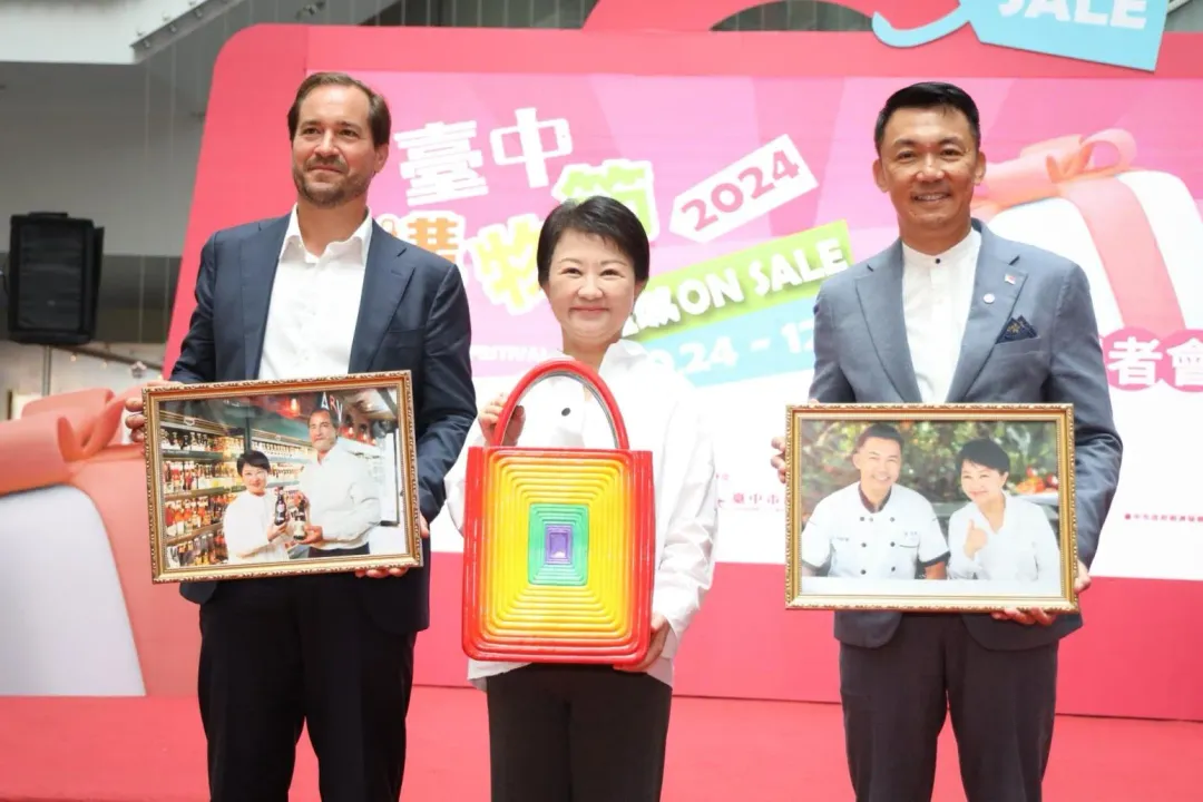 盧市長與使節合照。（圖／台中市政府提供）