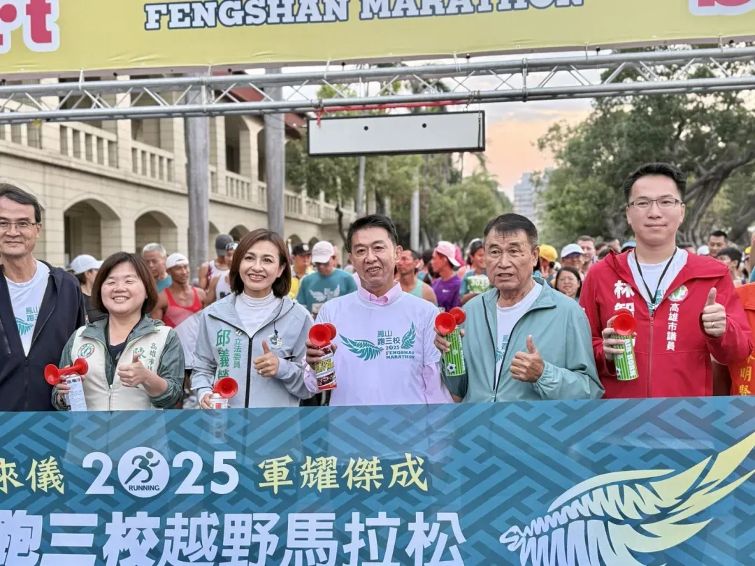 民進黨許智傑、邱議瑩及地方綠營人士都到場助陣。(圖／取自高雄小金剛許智傑臉書)