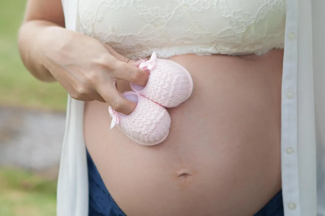 懷孕期間免疫系統會自然調整以保護胎兒，但這也使孕婦成為流感高風險族群。（示意圖／Pixabay）