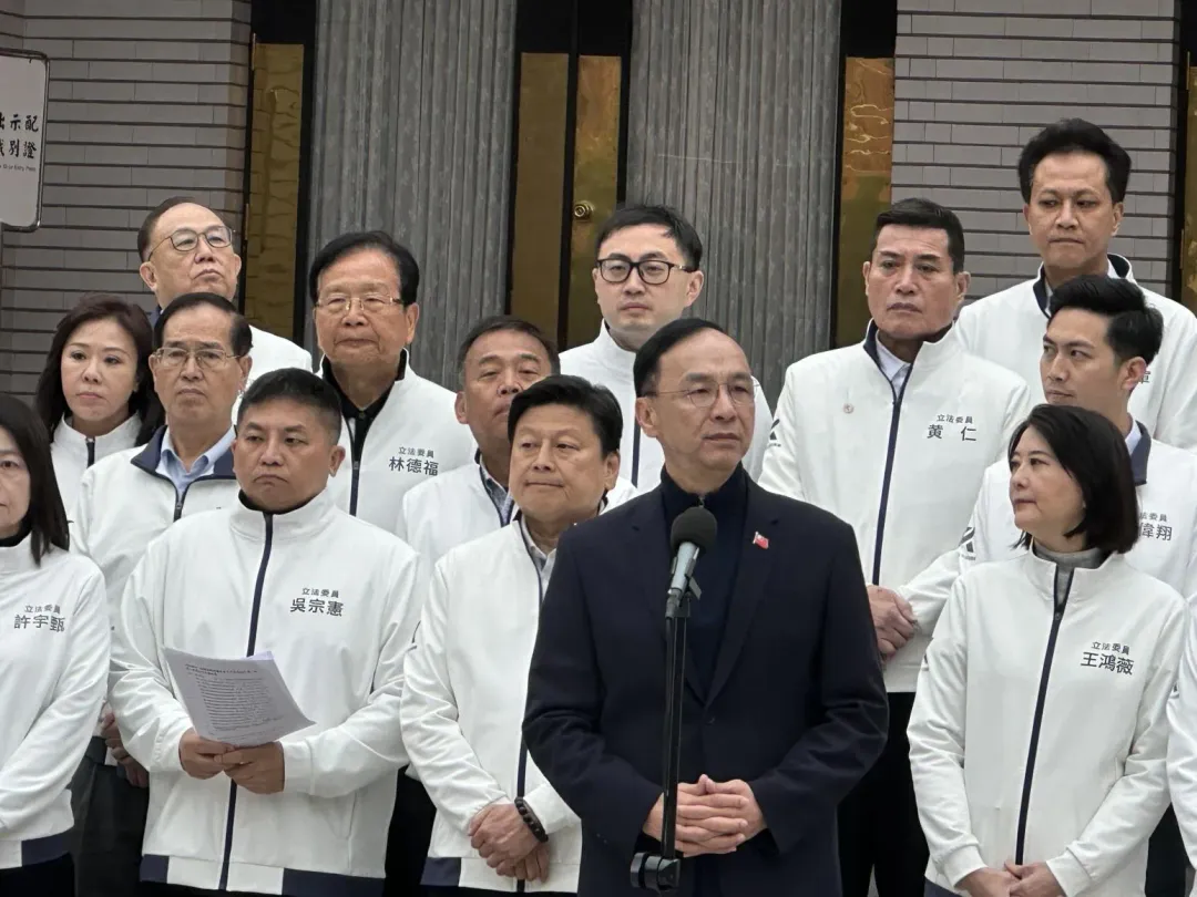 國民黨主席朱立倫宣布要推反戒嚴、反廢死公投。（圖／黃詩崴攝）