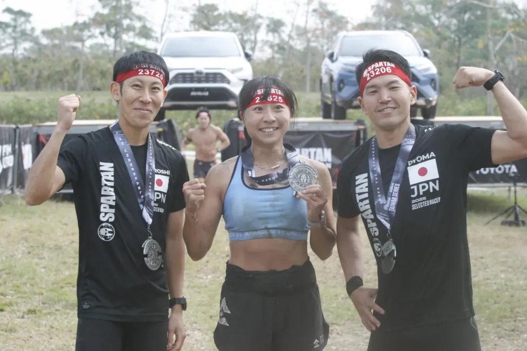 日本菅田崚馬(右起)、台南素人選手王評南分別拿下男、女總排第1,加藤浩奪男子總排第2。(圖/大會提供)