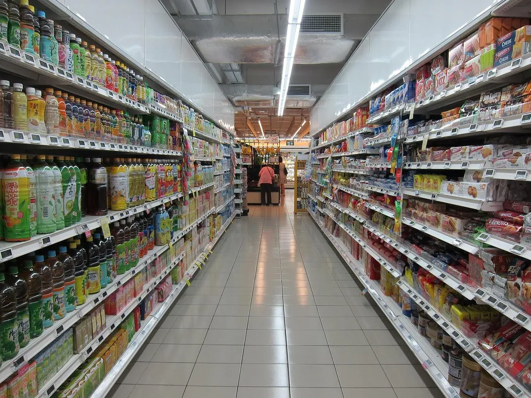 許多人習慣去量販店採買生活用品或食品。(示意圖/pixabay)
