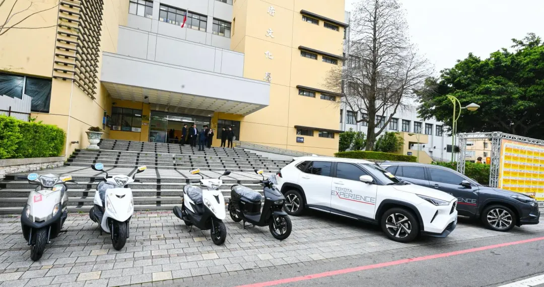 本次活動壓軸抽出總價值超過新臺幣2千萬元獎項，其中包括3輛豪華汽車、13部機車等。（圖／桃園市政府提供）