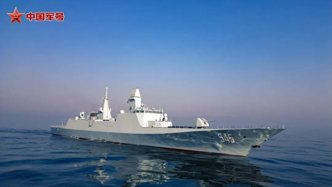 漯河號巡防艦首度海上實彈操演。(圖/中國軍號)