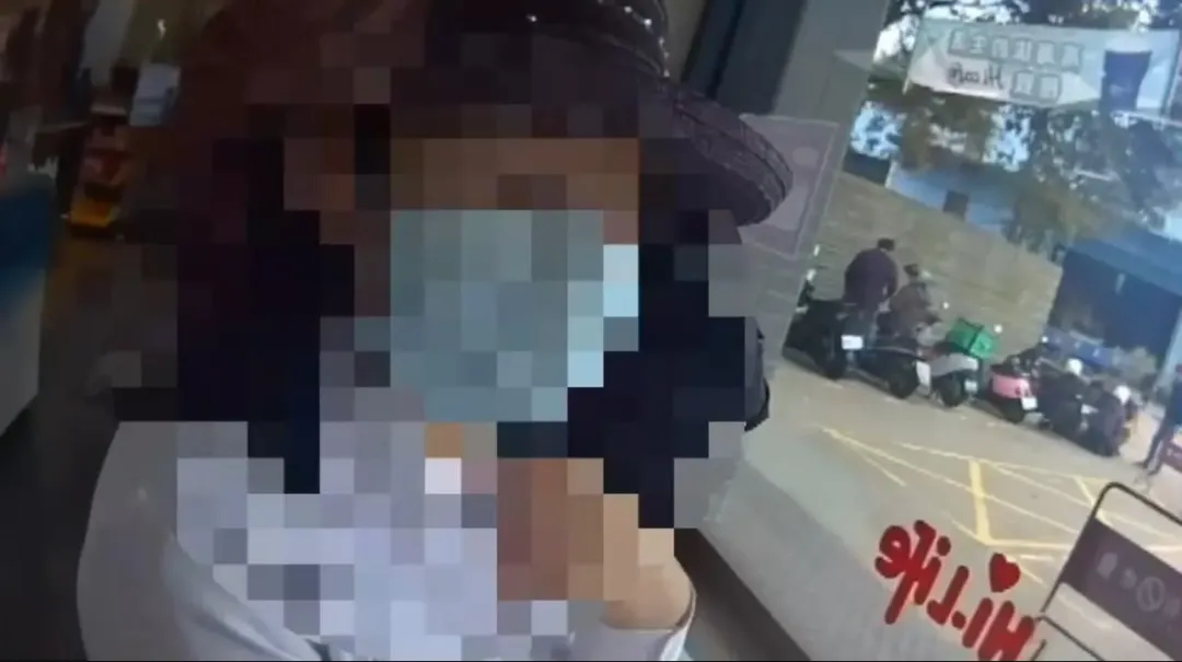 另名女車手也是交友詐騙被利用在超商面交遭逮。（圖／翻攝畫面）
