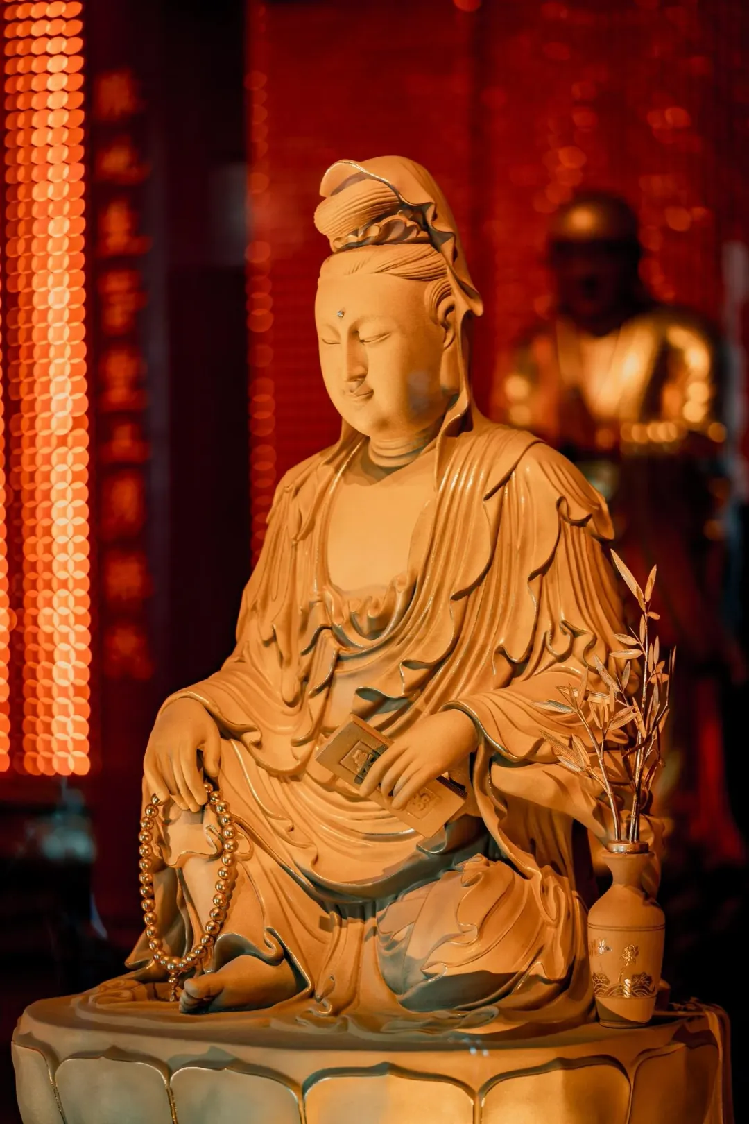 蘆洲湧蓮寺擁有全台最貴重的黃金觀音。（圖／翻攝自蘆洲湧蓮寺臉書）