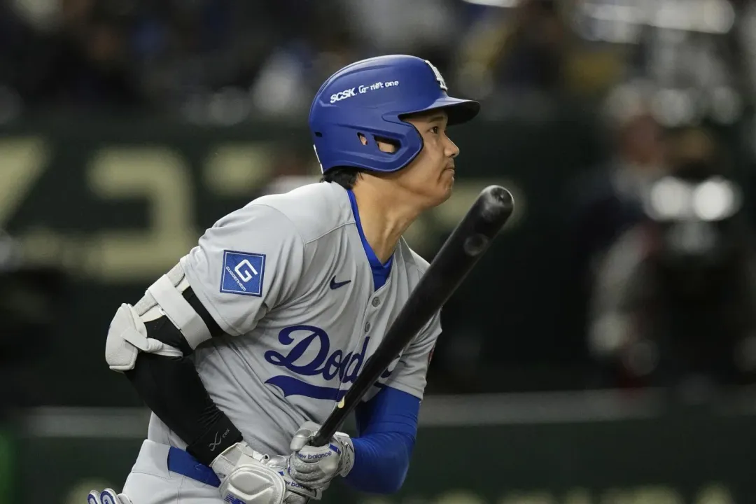 大谷翔平5局上擊出右半邊穿越安打。(圖/美聯社)