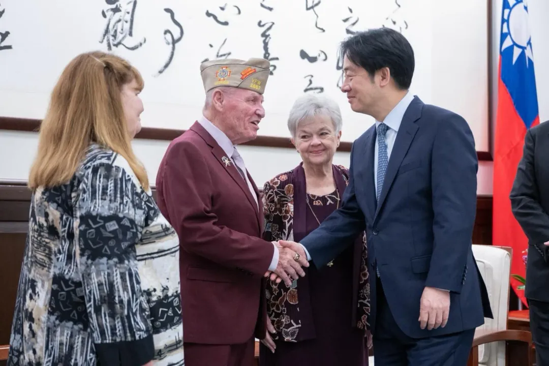 賴清德18日接見美國海外作戰退伍軍人協會總會長利普哈德（Alfred Lipphardt）等訪賓。（圖／總統府提供）