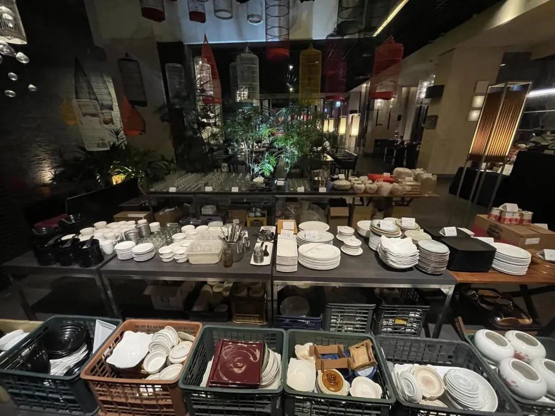 水舞饌推出二手杯盤、器具出清特賣，最低十元起跳。（圖／水舞饌茶餐廳臉書）