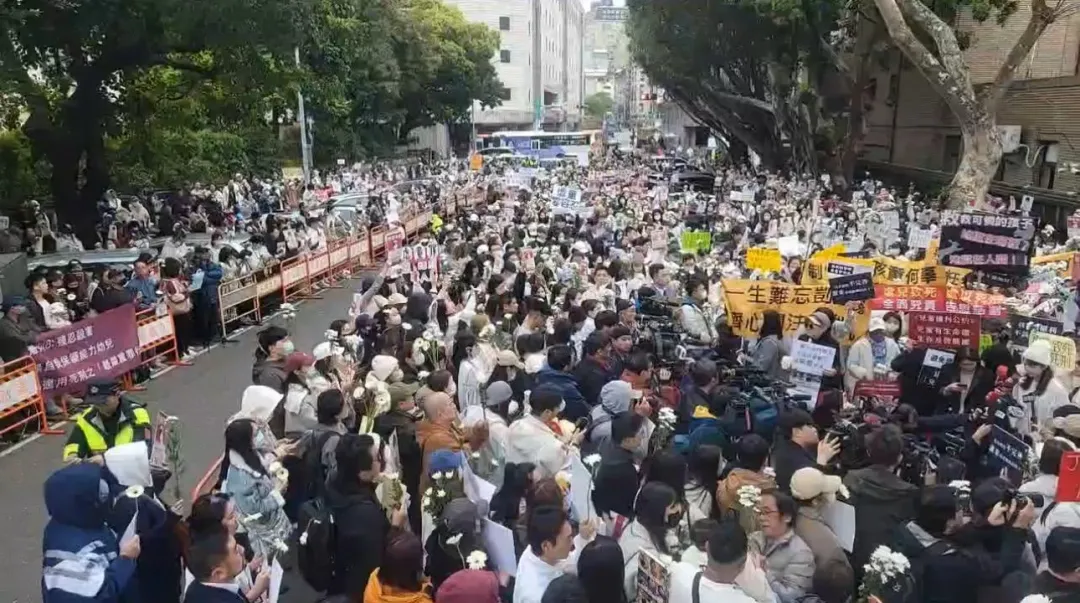 剴剴案昨開庭場外聚集數百民眾聲援。（圖／資料畫面）