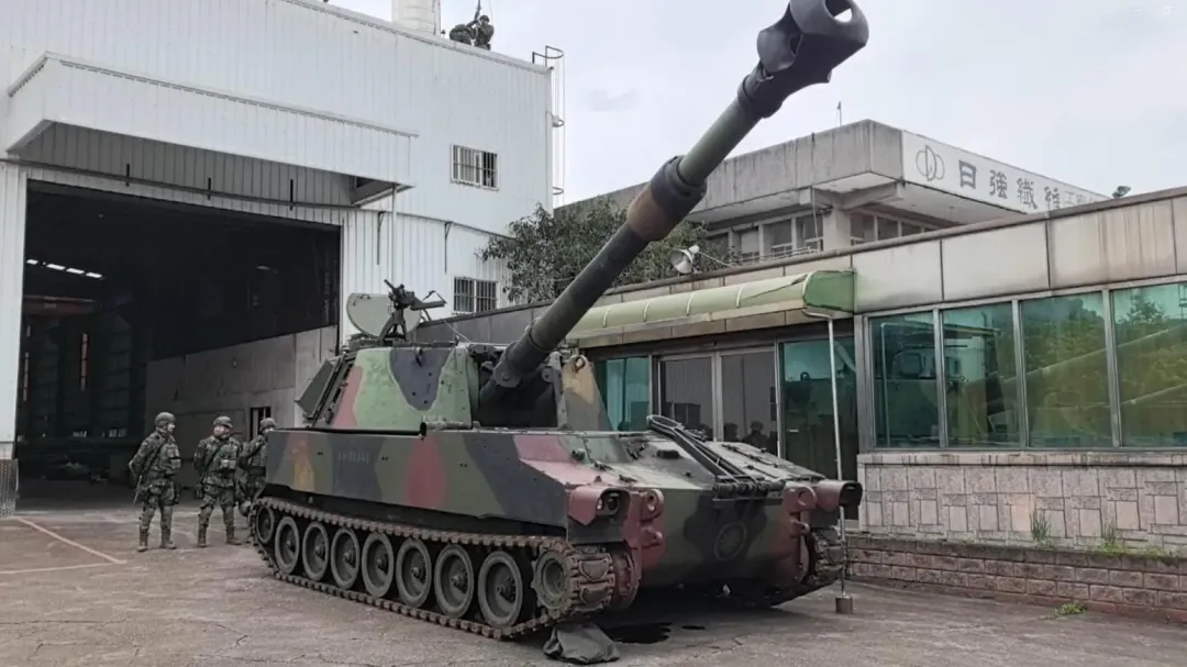 第21砲指部M109A2自走砲。(圖/中天新聞)