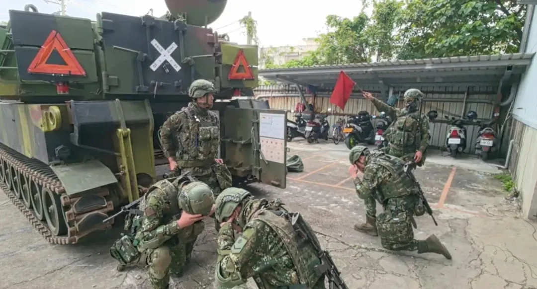 M109A2自走砲砲操演練。(圖/中天新聞)