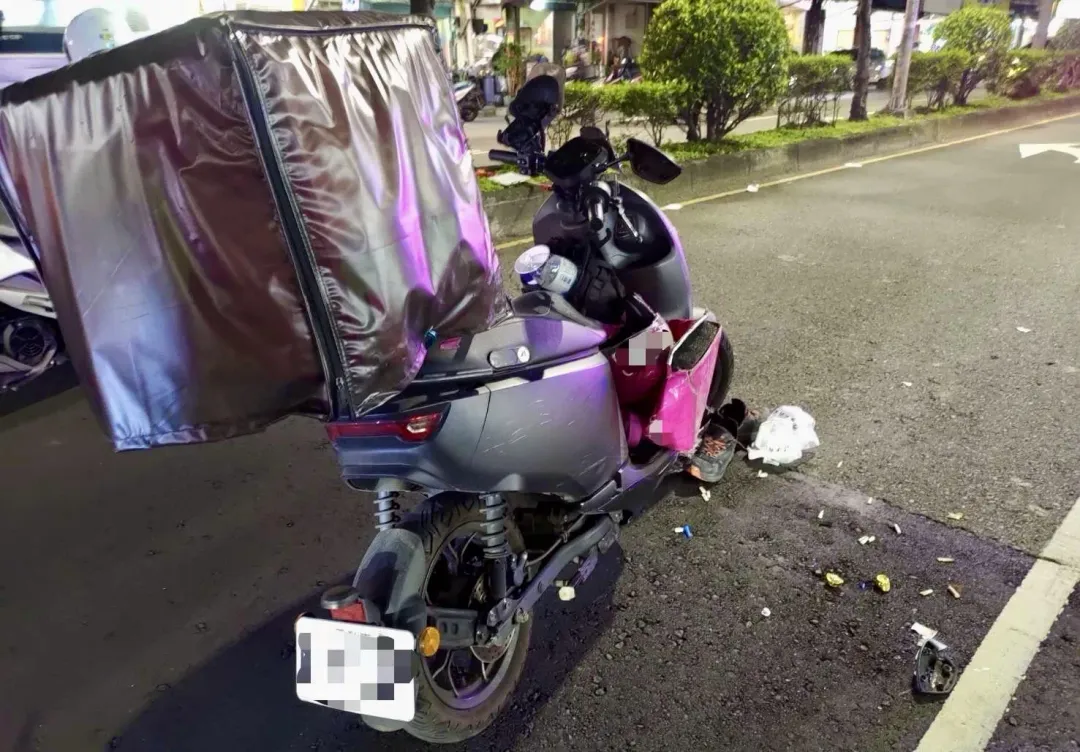 三重晚間發生機車騎士自摔死亡意外。（圖／翻攝畫面）