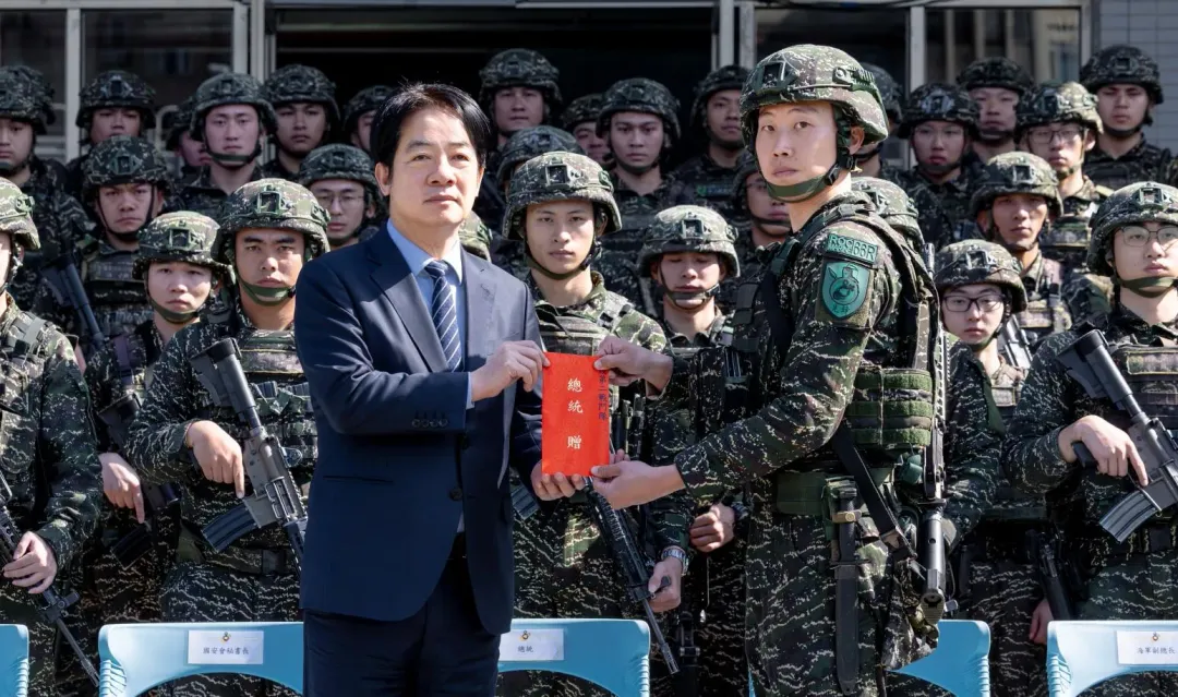 最新民調顯示，拋出國安17條後的總統賴清德，在年輕人的滿意度方面大降6%。（圖／總統府提供）