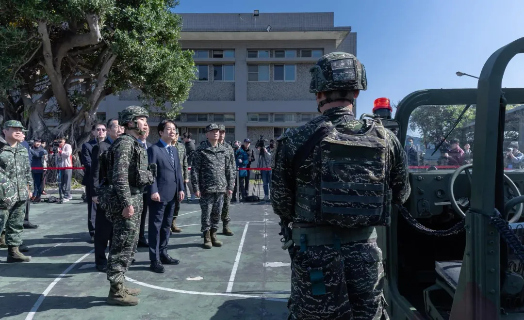 賴清德視導海軍陸戰隊第66旅第2衛戍戰鬥隊。(圖/總統府)