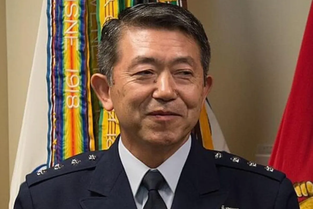 行政院顧問，前日本自衛隊退役上將岩崎茂曾是戰鬥機飛行員 。（圖／取自矢板明夫臉書)
