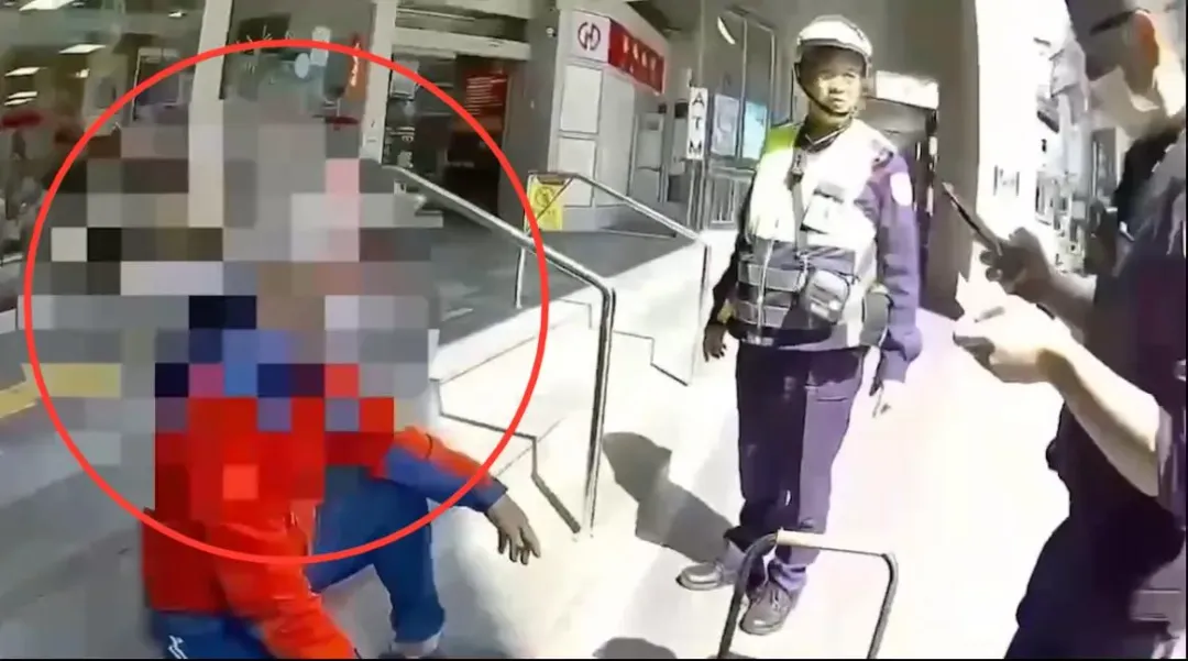 老翁犯案後在附近逗留被警方查獲到案。（圖／翻攝畫面）