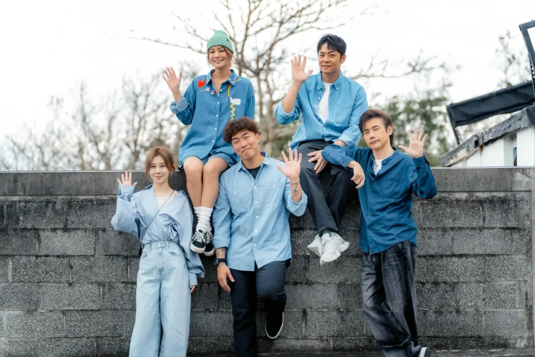 
        《嗨！營業中》第五季即將強勢回歸！（左起）白安、莎莎、郭泓志、姚元浩、包偉銘。（圖／好看娛樂 提供）
    