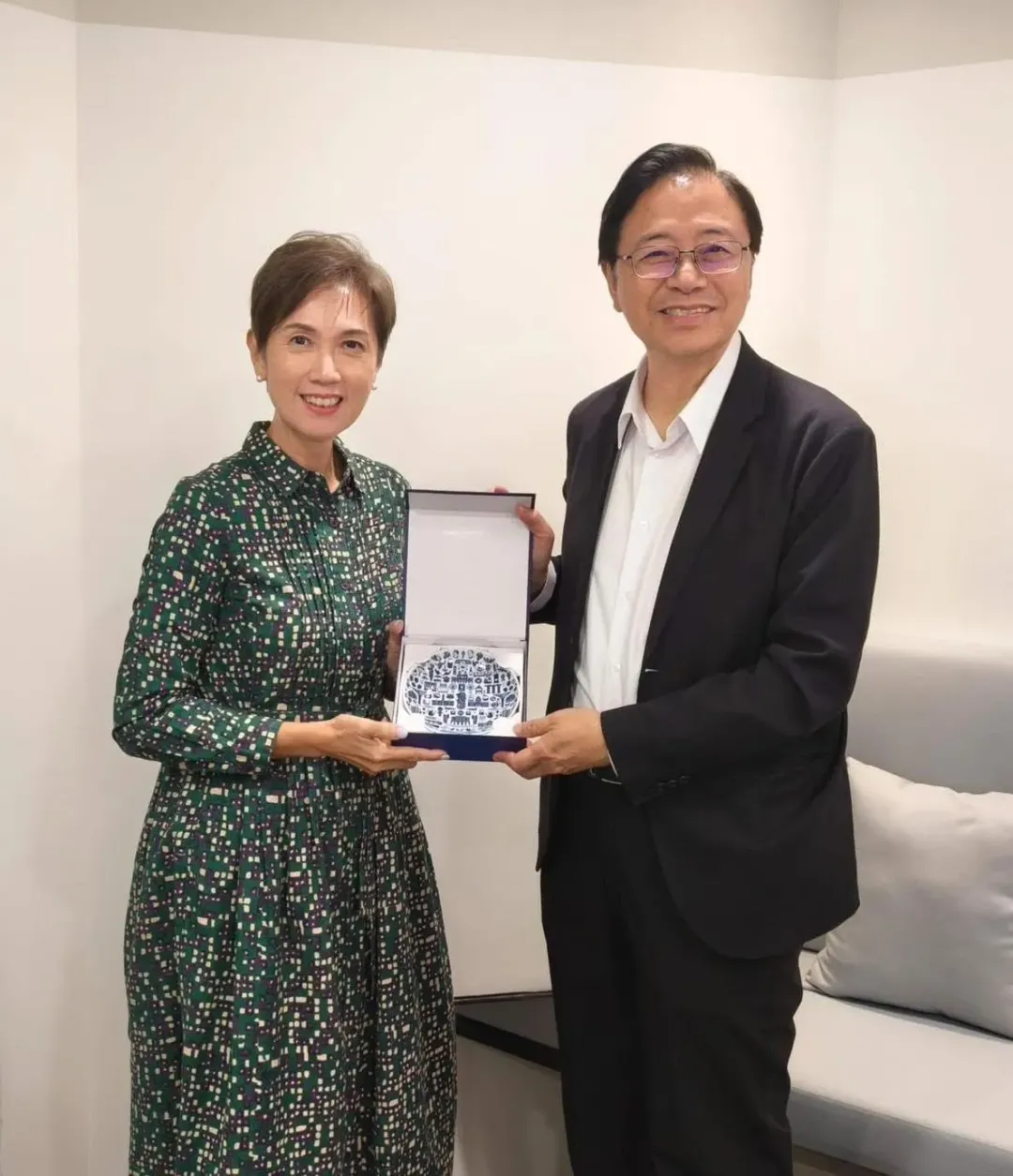 張善政赴新加坡數碼發展與新聞部（Ministry of Digital Development and Information，MDDI）訪問，部長楊莉明（Josephine Teo）親自接待。（圖／桃園市政府）