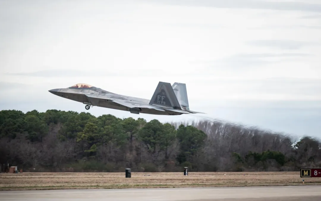 F-47將取代圖中美軍現役的F-22戰機。(圖/美國空軍)
