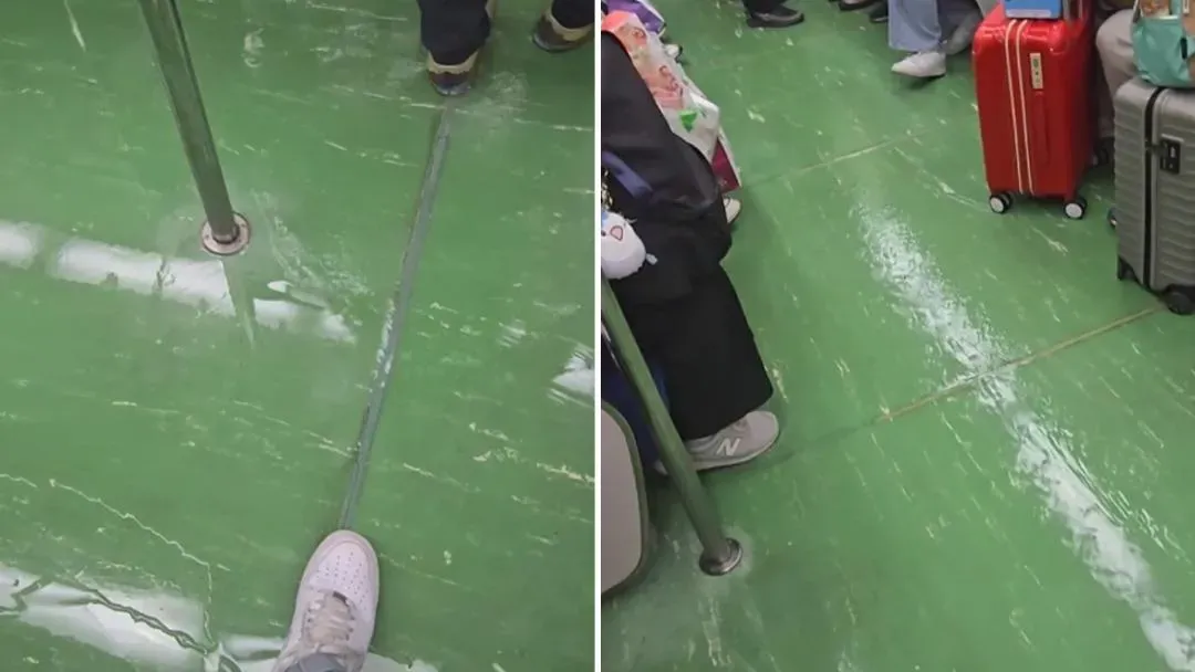 台鐵一列區間車廁所馬桶溢水,導致車廂內淹水。(圖/翻攝自levailin0712threads)