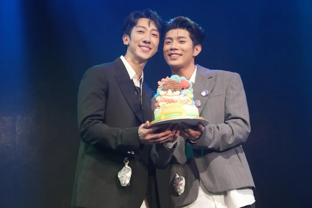 《全面管控》四位主演號召粉絲集結祝賀影片為陳峻廷（右）驚喜慶生。（圖／三立 提供）