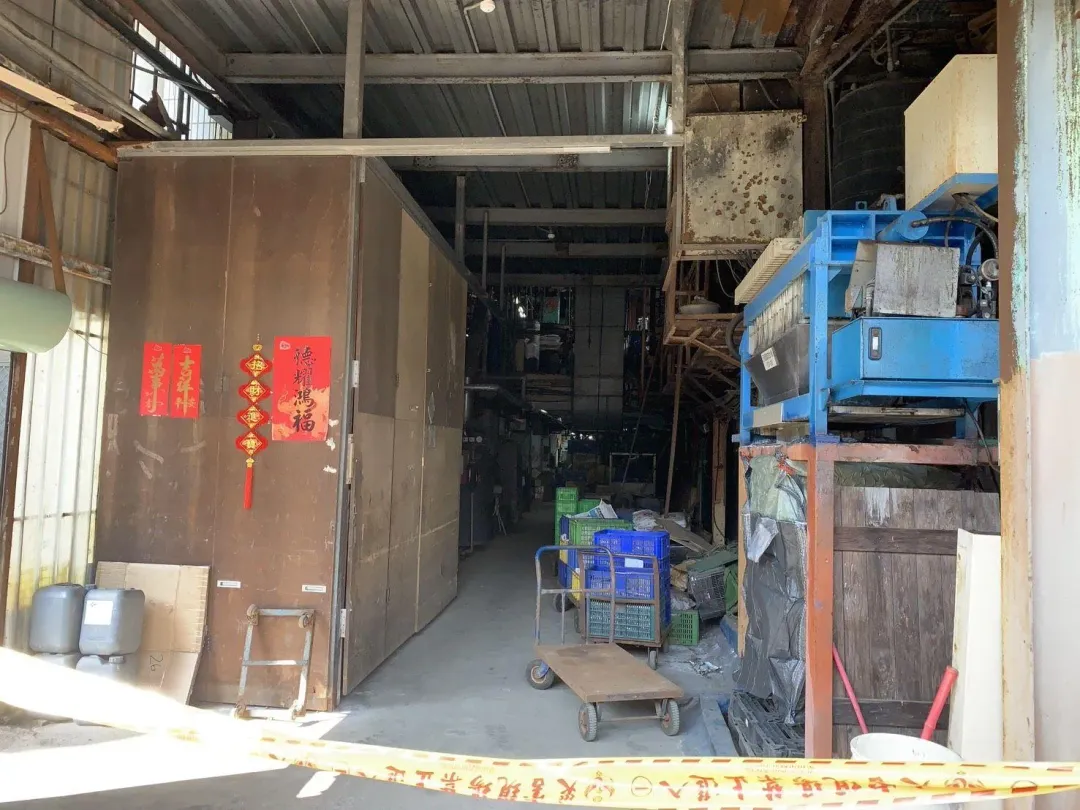 台南安定一家電鍍工廠於今（24）日下午發生一起工安意外。（圖／翻攝畫面）