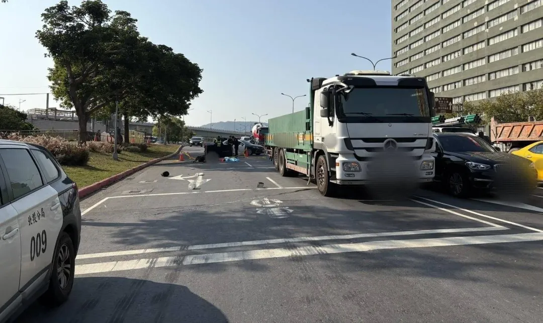 北市承德路下午發生一起死亡車禍。（圖／翻攝畫面）