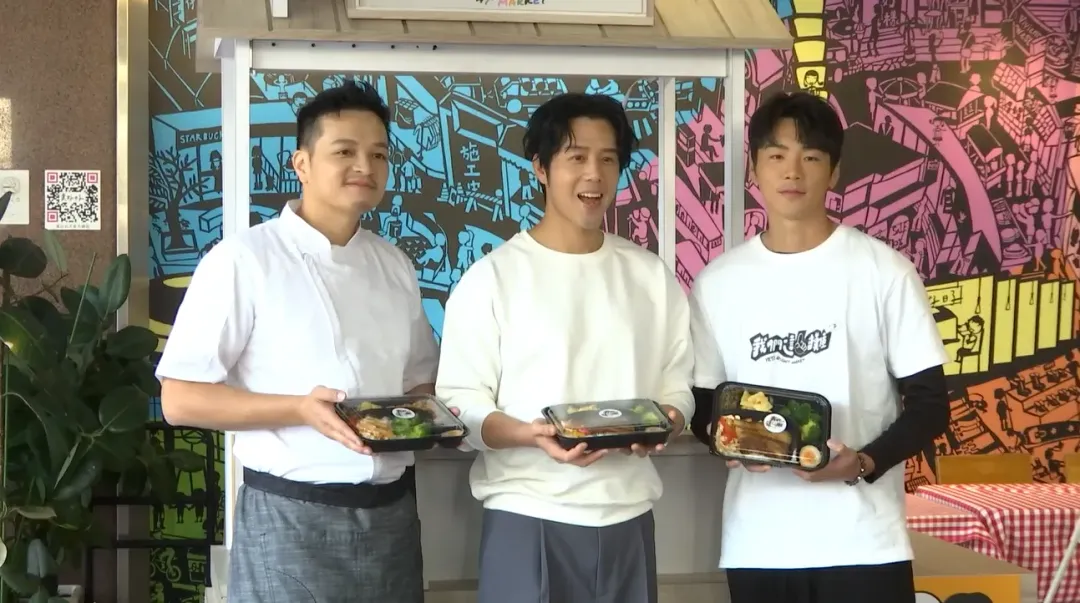 Fred（左起）、胡宇威、禾浩辰24日出席《我們這一攤2》一日餐車快閃活動。（圖／中天新聞）