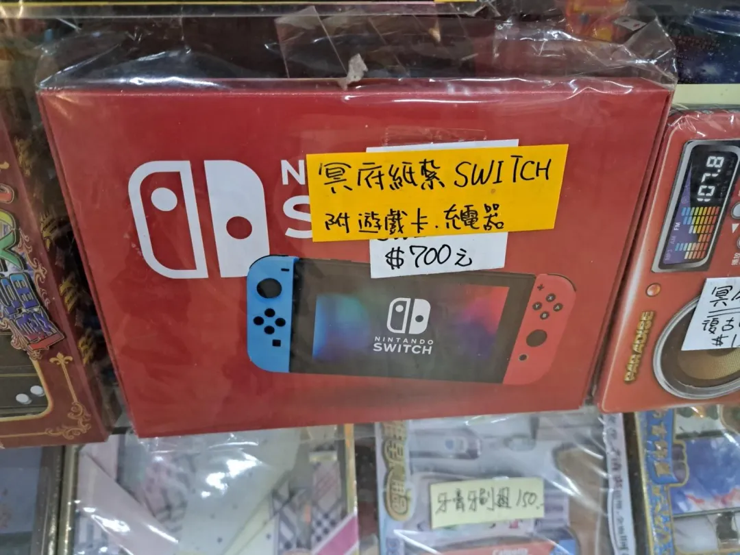 3C紙紮產品。(圖/翻攝自臉書社團「路上觀察學院」)