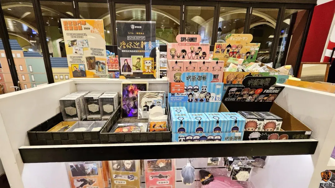 野獸國MC雕像7折起、指定盲盒買一送一。(圖/業者提供)