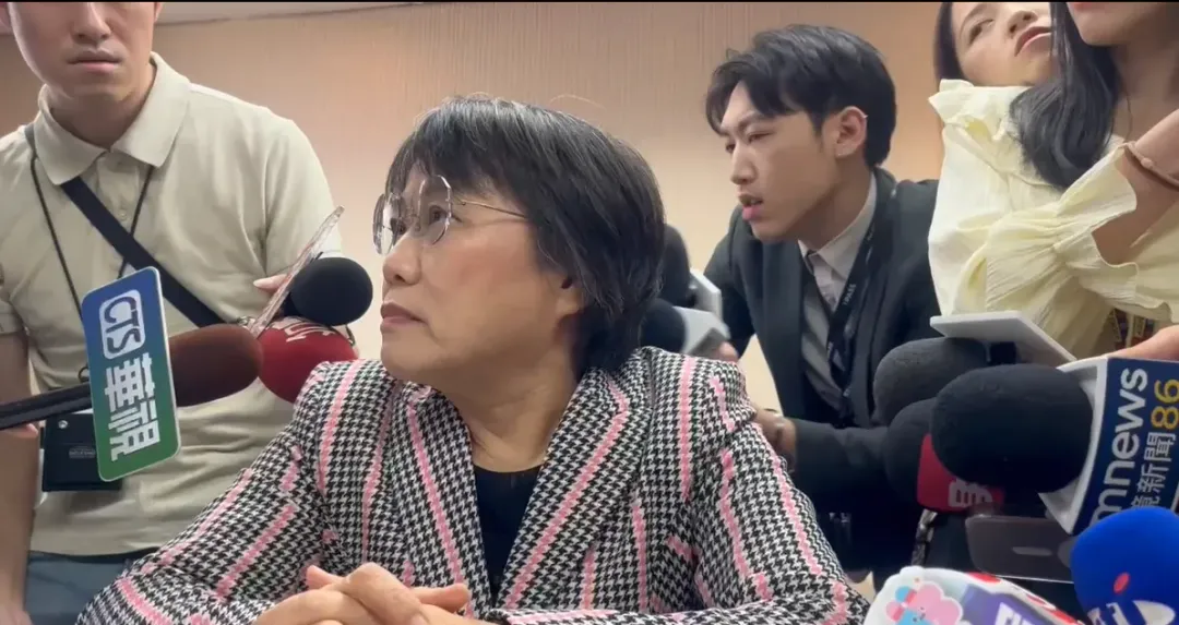 被問到亞亞回大陸是否鬆一口氣，劉世芳回她還在呼吸。（圖/中天新聞）
