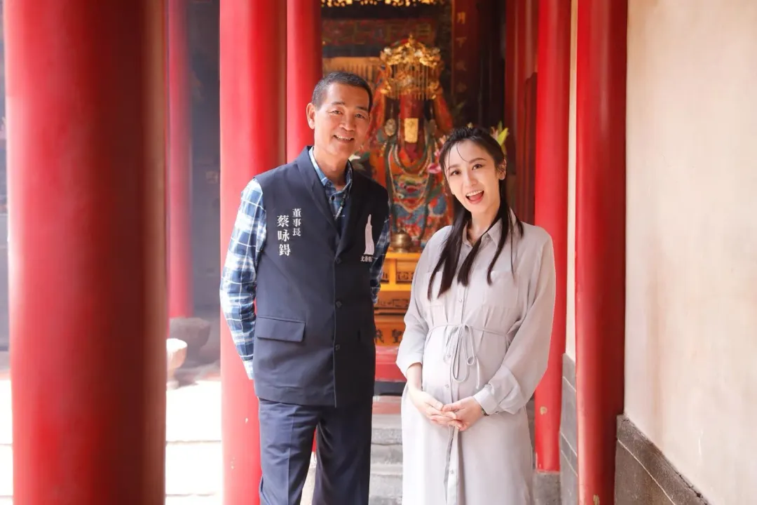 蔡允潔還願巧遇了朝天宮蔡咏鍀董事長。(圖/鏡藝宏海 提供)
