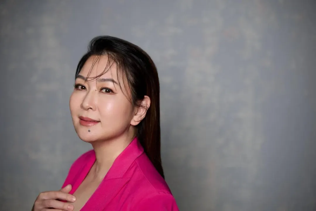 張秀卿以新歌〈阿桃〉唱出對媽媽的思念之情。（圖／豪記唱片提供）