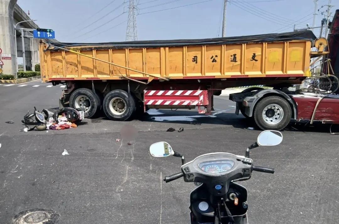 新北泰山今發生嚴重車禍。（圖／翻攝畫面）
